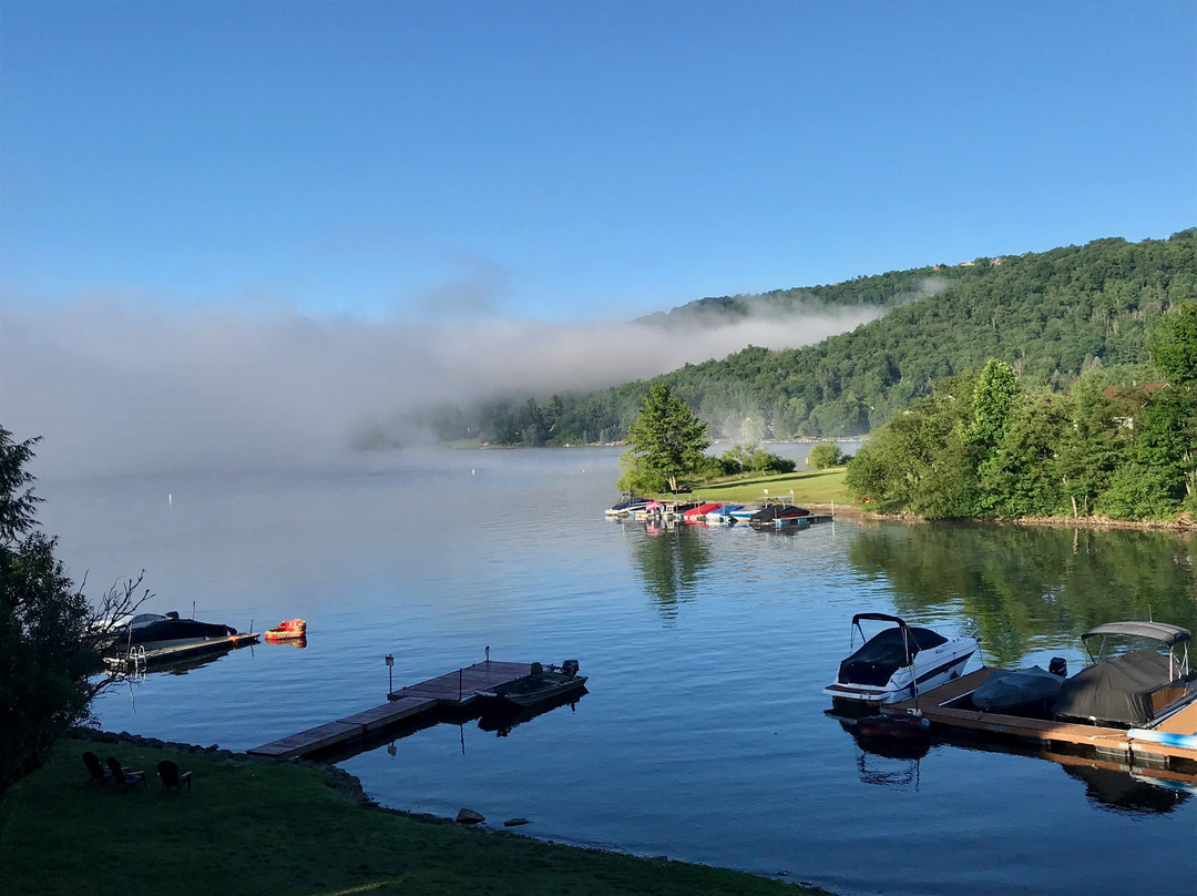 LakeFront Lodge主图