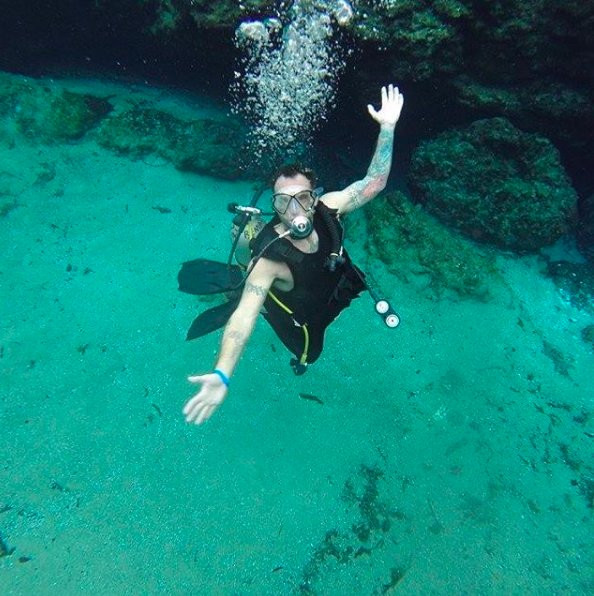 Narcosis Scuba Center-塔彭斯普林斯必去景点