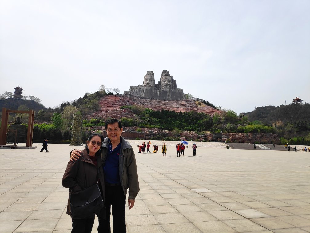 炎黄二帝像-郑州市必去景点