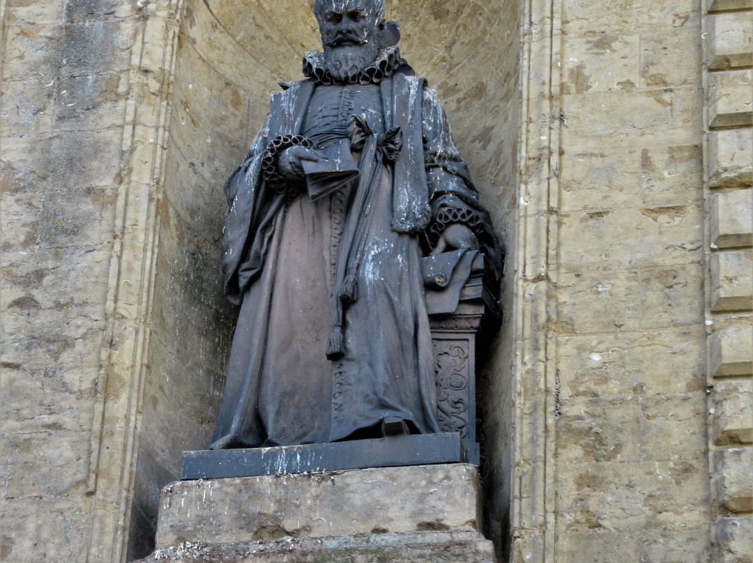 Monument à Guy Coquille-Decize必去景点