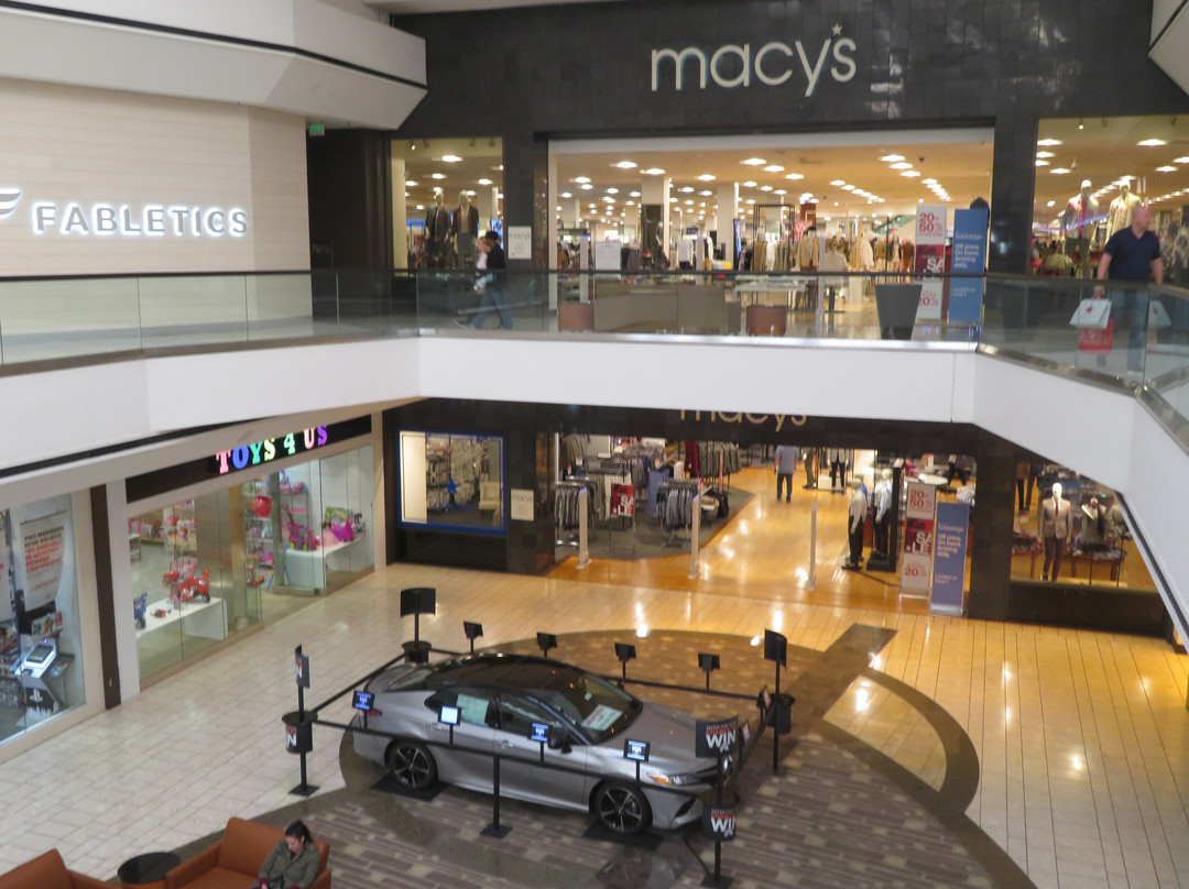 Stoneridge Shopping Center-普莱森顿必去景点