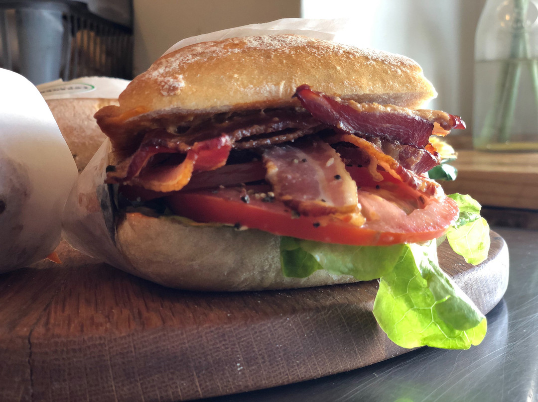 Ocean View餐馆和美食-Foragers Deli & Whole Foods Store