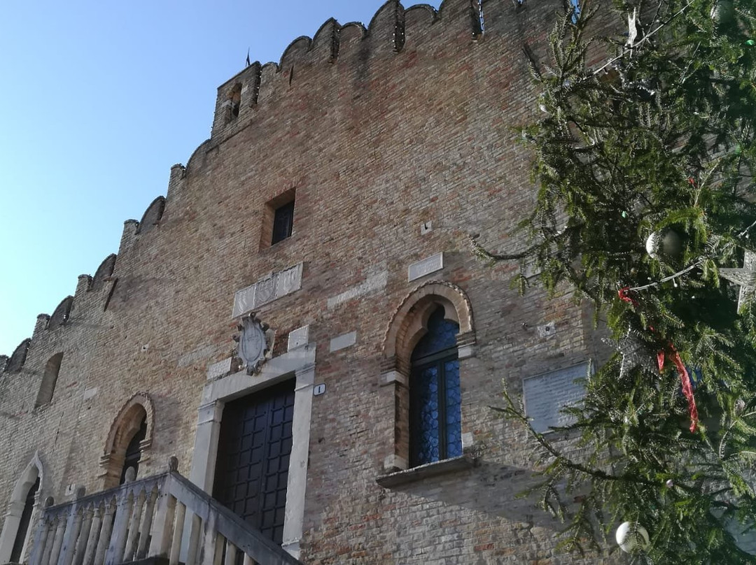 Palazzo dei Cento (o palazzo Municipale)景点图片