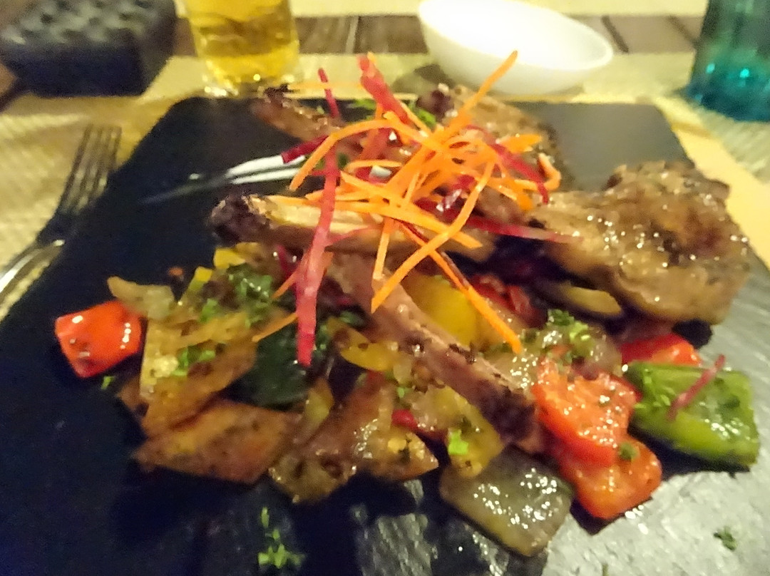 金色郁金香度假村主图