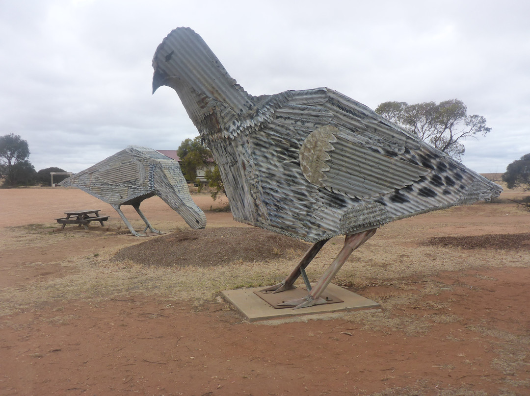 Mallee Hen Sculptures-Patchewollock必去景点