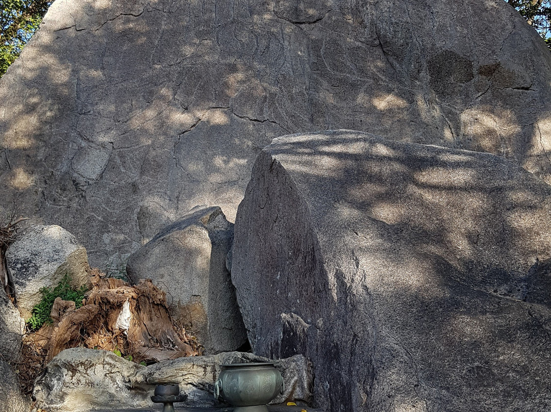 Buddha carved on rock surface on Choseondae景点图片