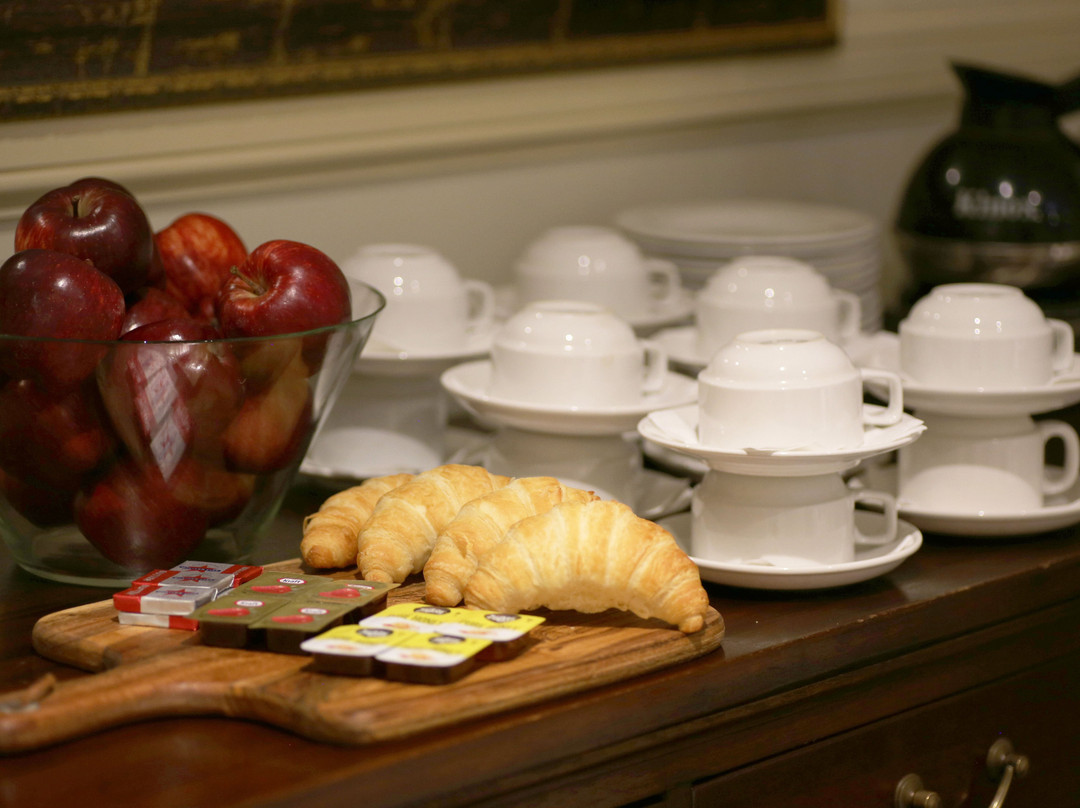 RedEarth Hotel主图