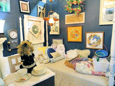 Second Chances Antiques & Treasures-克拉克斯维尔必去景点