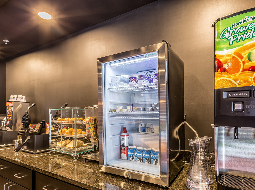 Cobblestone Hotel & Suites - Stevens Point主图