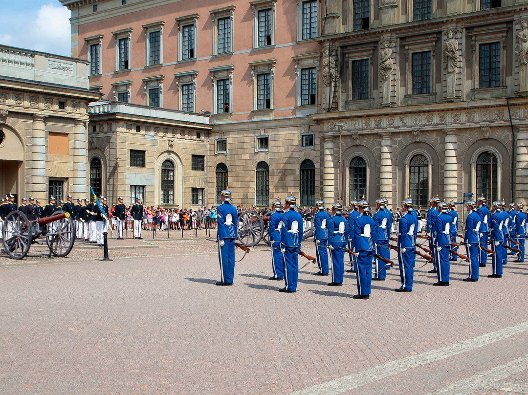 Changing of the Guard at the Royal Palace景点图片
