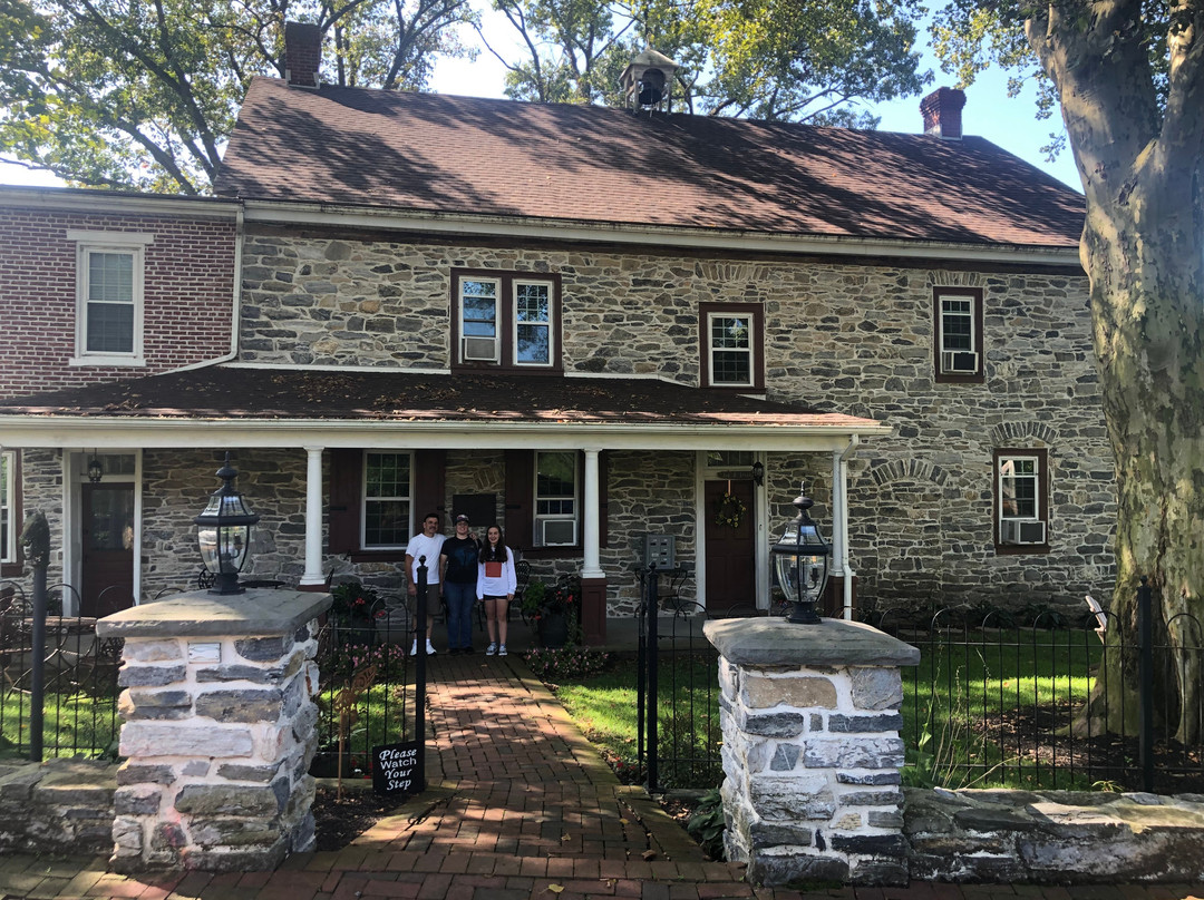 The Avenue Guesthouse and Gallery (formerly Forgotten Seasons Bed & Breakfast)主图