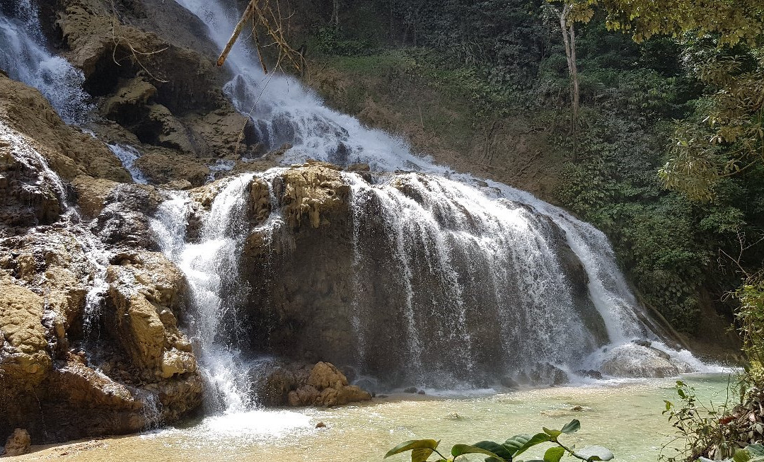 Lapopu Waterfalls景点图片