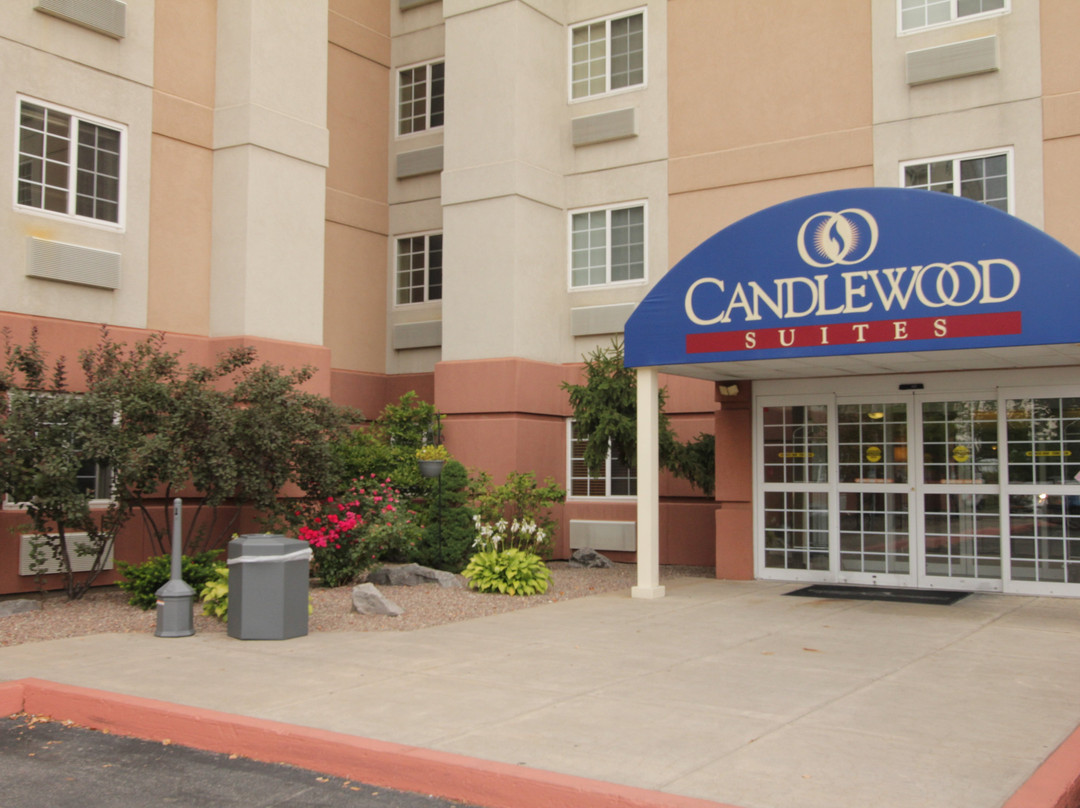 锡拉丘兹机场烛木套房酒店主图