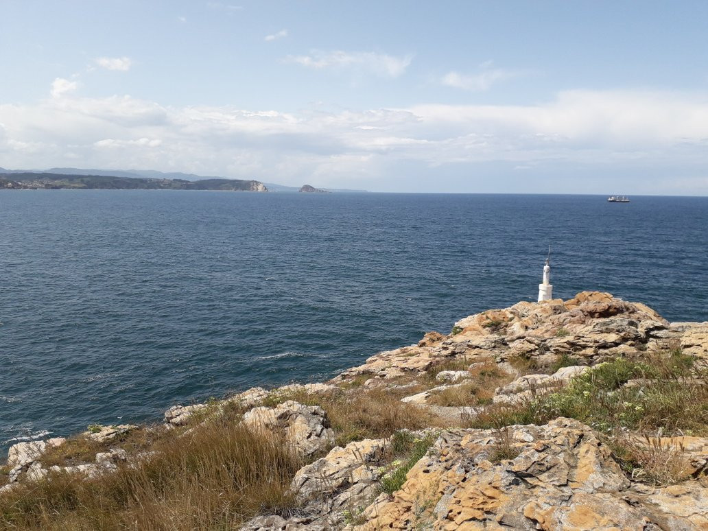 Faro de San Juan de Nieva景点图片