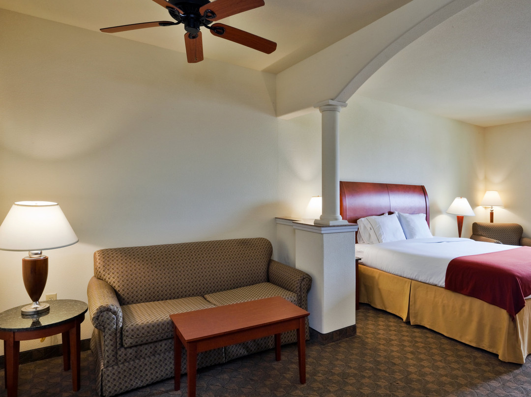 Holiday Inn Express & Suites Fairfield-north By IHG主图