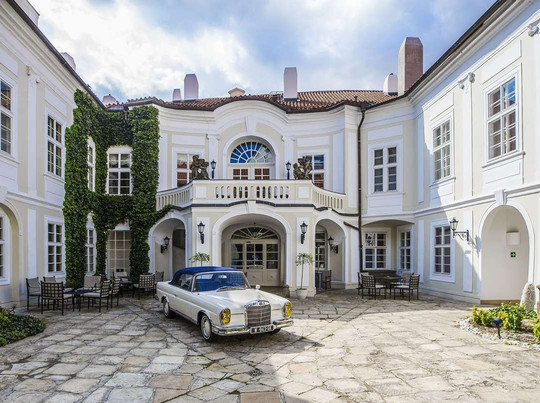 布拉格宫帕克蒂夫马美颂套房酒店主图