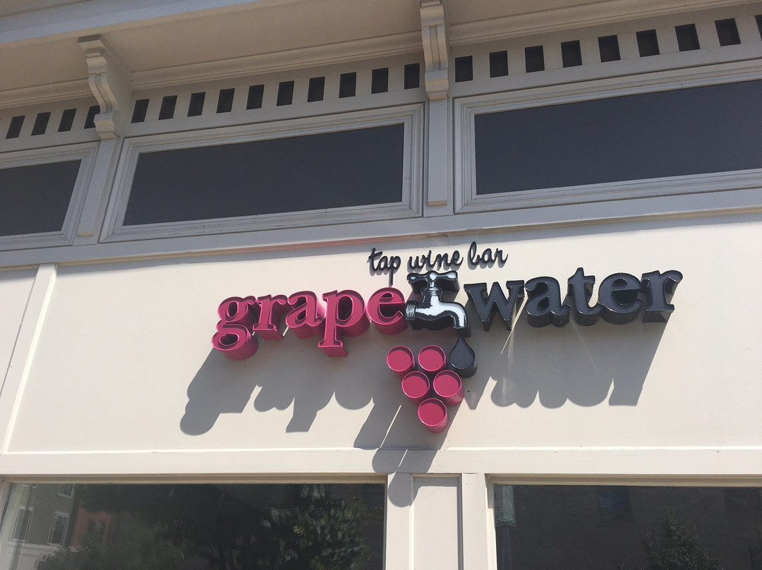 Grape Water Wine Bar-Middleton必去景点