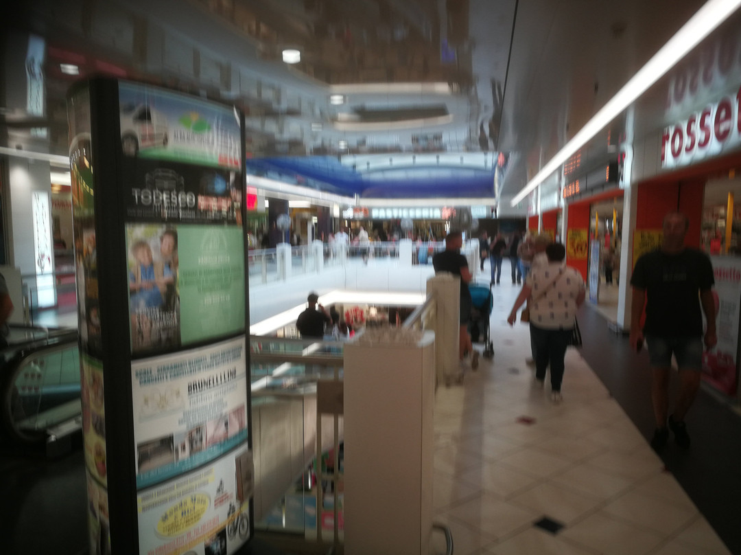 La Grande Mela Shoppingland-Lugagnano必去景点