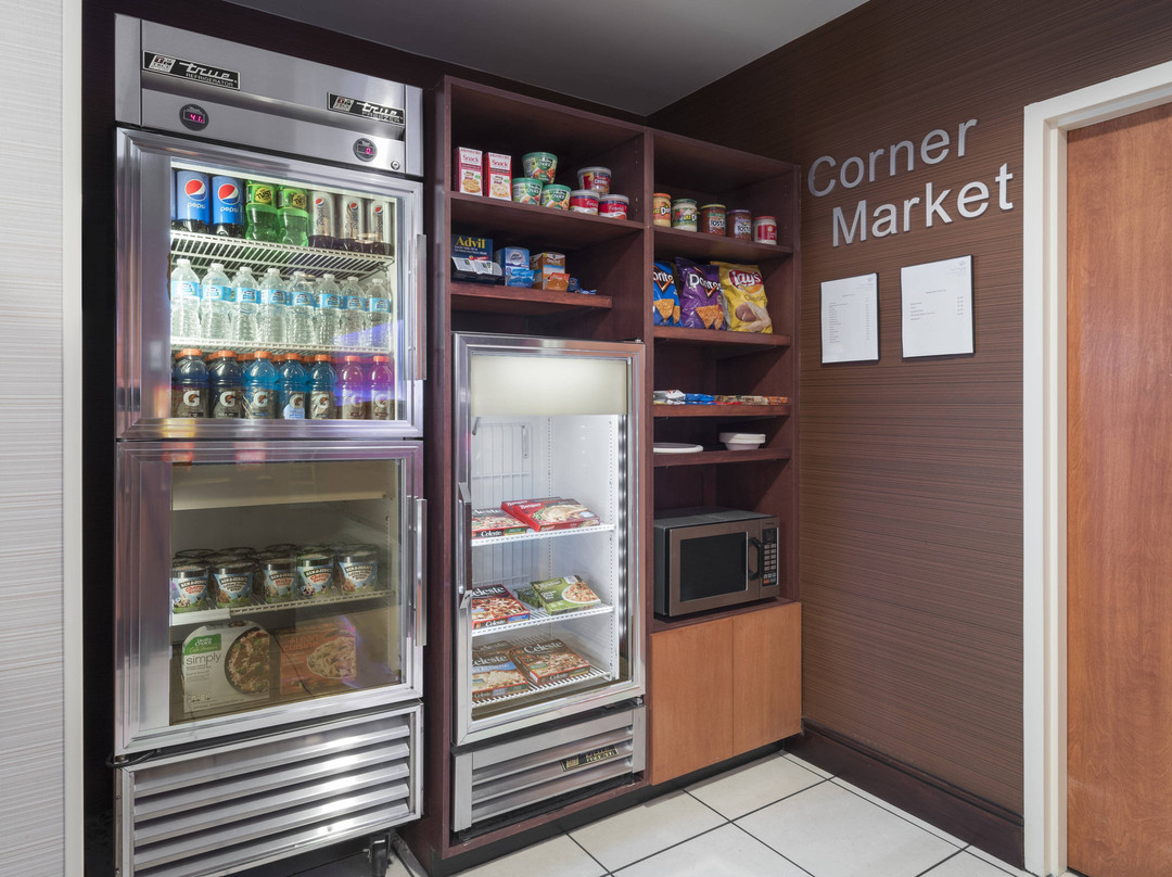 州立学院费尔菲尔德客栈&套房酒店主图