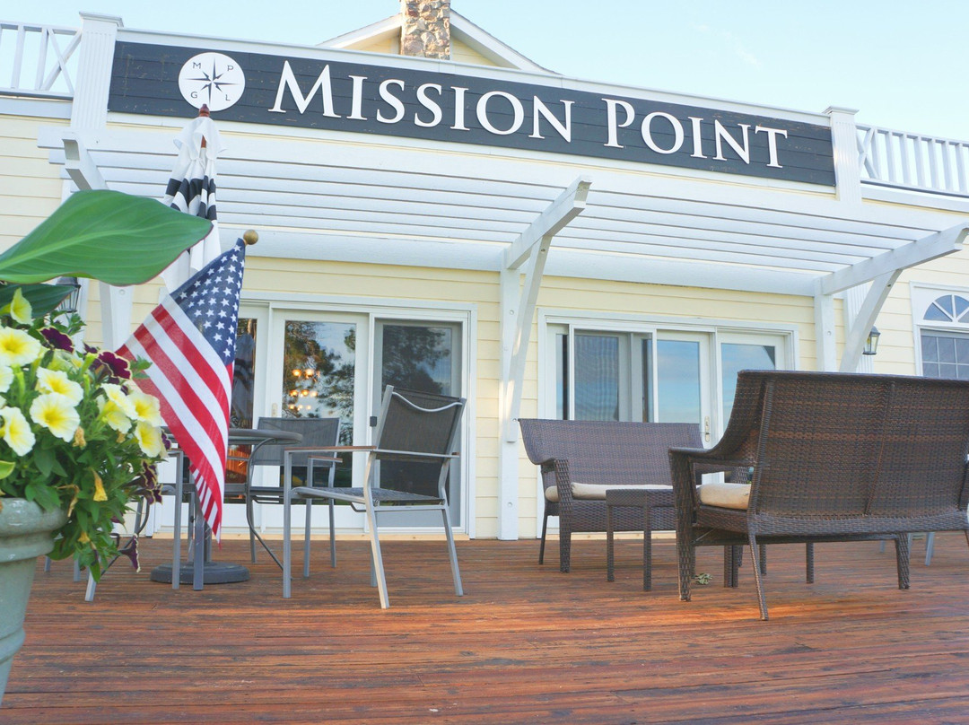 East Gull Lake餐馆和美食-Mission Point at Madden's