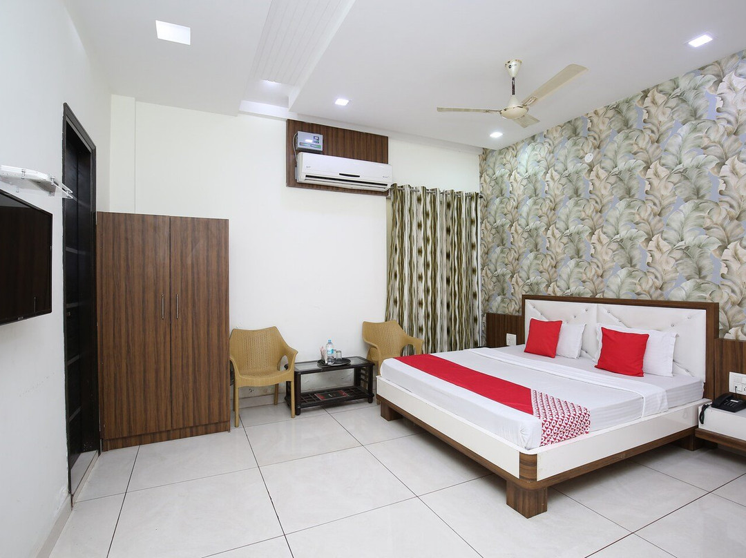 Hotel White City主图