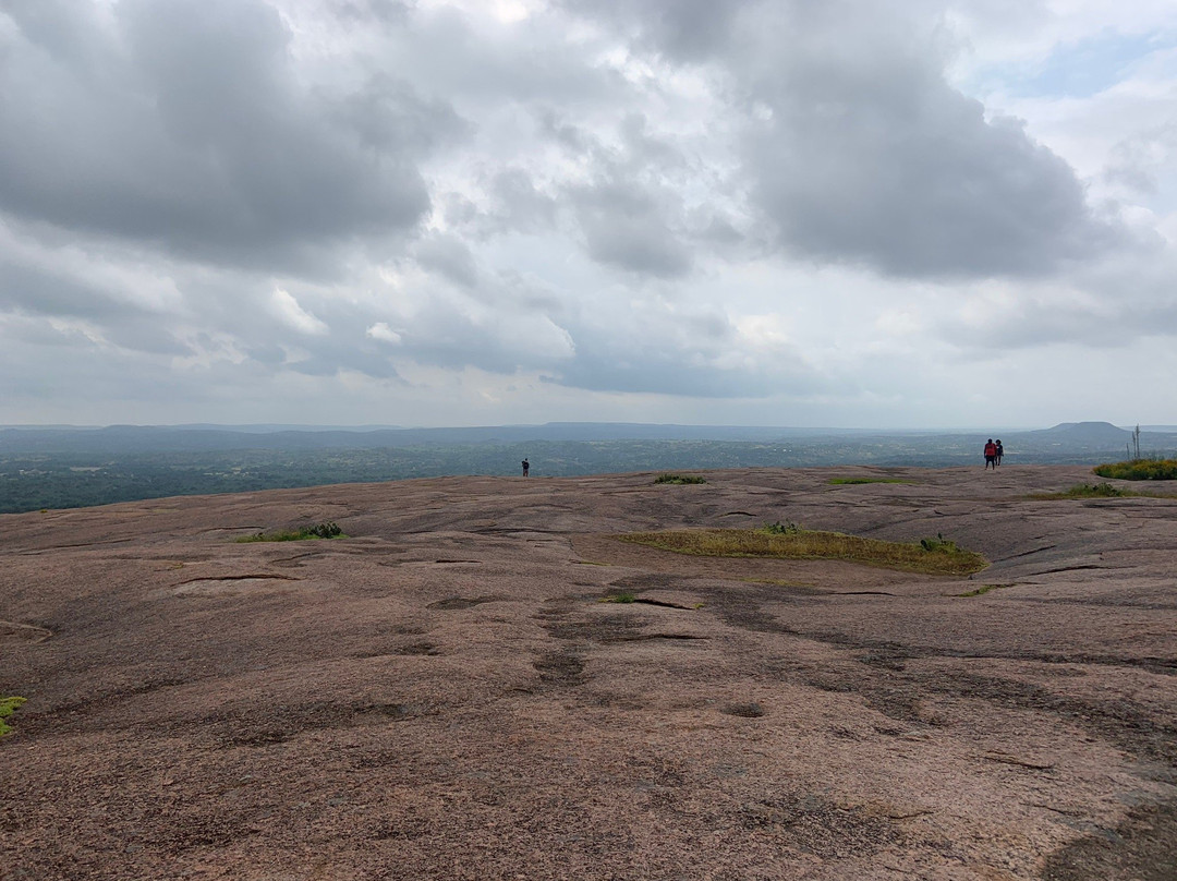 Enchanted Rock Cave-弗雷德里克斯堡必去景点