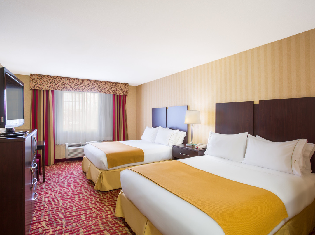 莱顿I-15快捷假日酒店主图