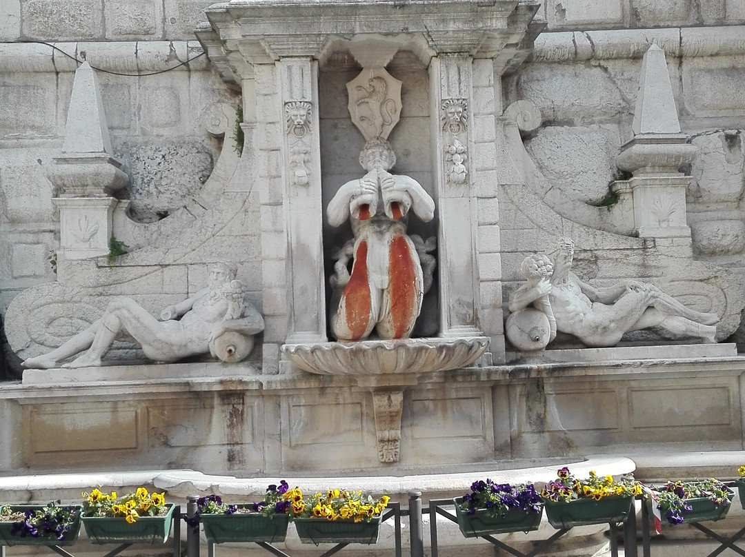 Torre e Fontana della Palata-布雷西亚必去景点