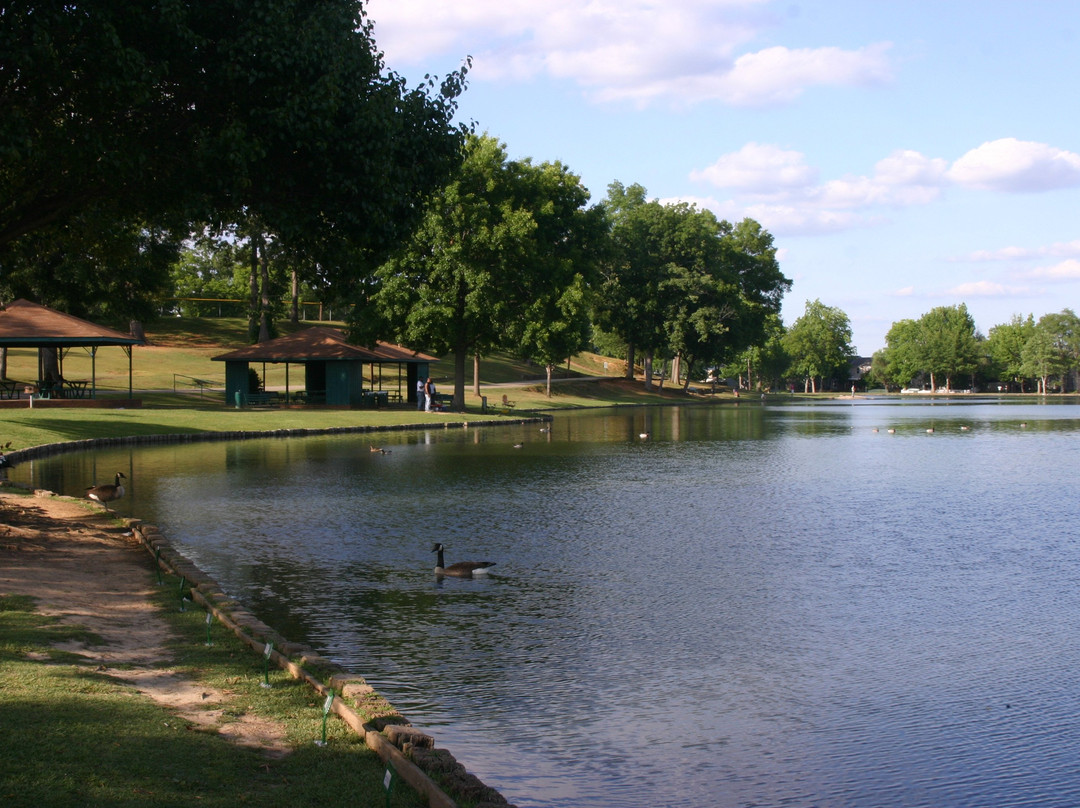 Oxford Lake Park景点图片