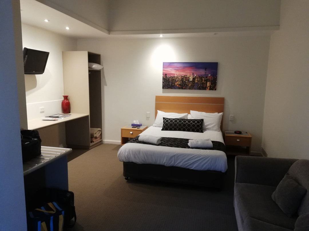 Burkes Hotel Motel主图