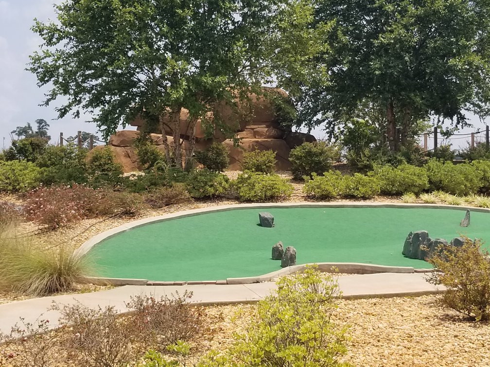 Rigby's Entertainment Complex-华纳罗宾斯必去景点