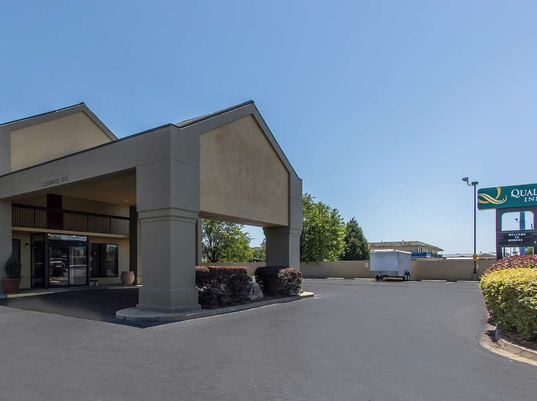 门罗希尔顿恒庭酒店主图