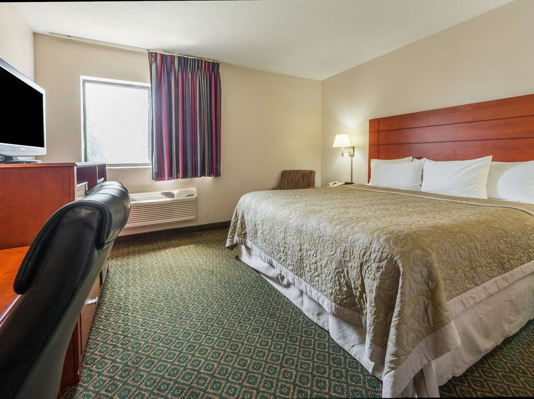 Super 8 by Wyndham St Charles主图