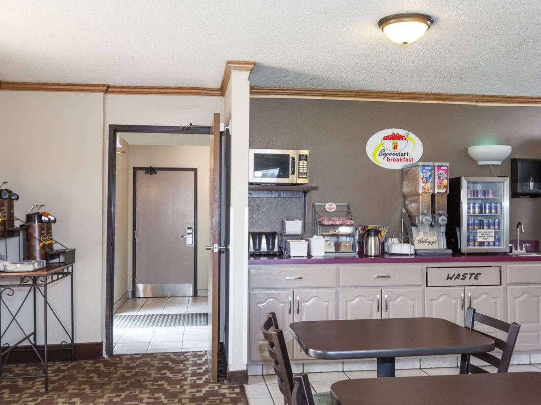 Super 8 by Wyndham Dunbar / Charleston Area主图