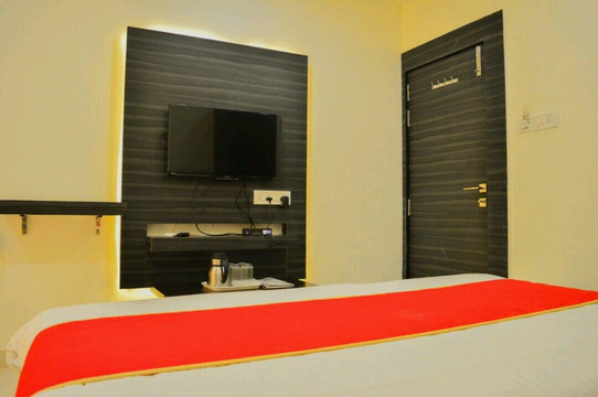 Hotel Crystal Inn主图