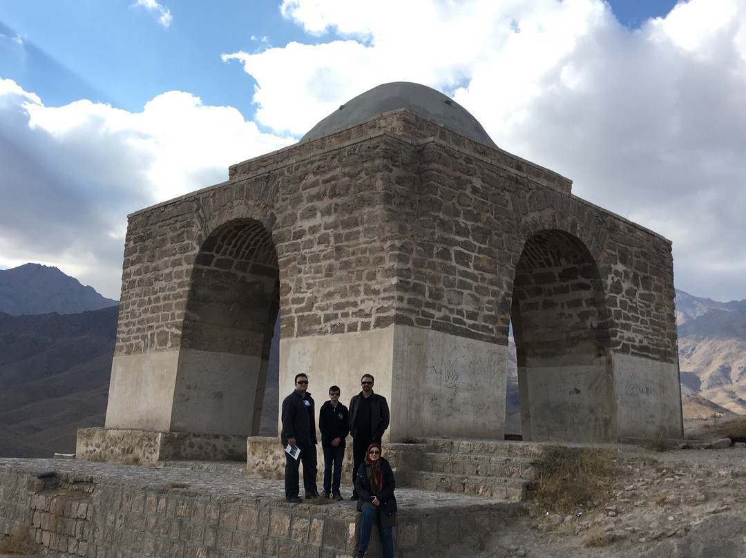 Chaar Taaghi Zigurat-Neyasar必去景点