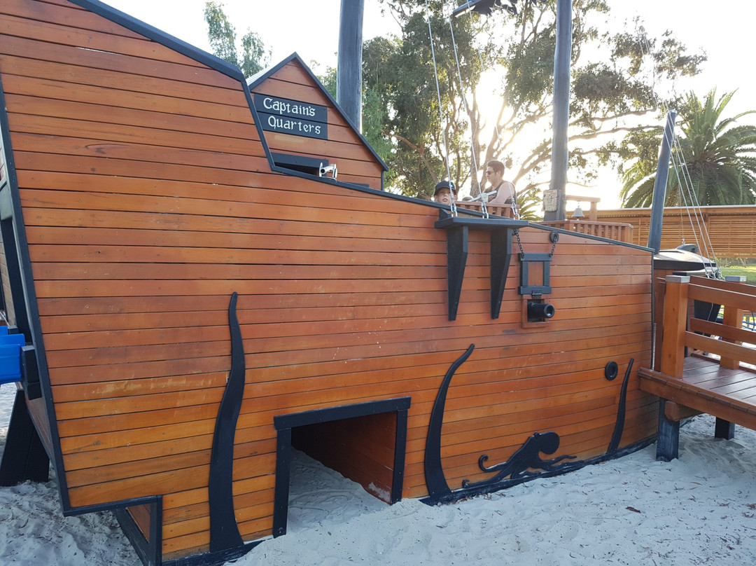 Black Sapphire Pirate Ship Playground景点图片