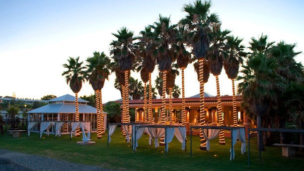 Urb. Villas de Costalita餐馆和美食-By the Sea Beach Club