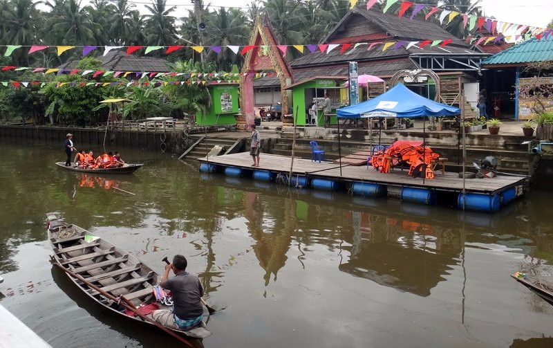 Pra Cha Rat Floating Market-素叻他尼必去景点