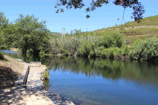 Praia Fluvial de Cerejeira景点图片