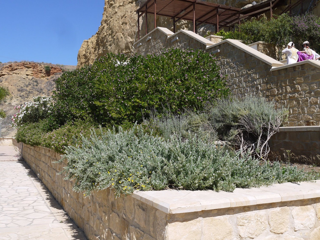 Chrysospiliotissa Church-Deftera必去景点