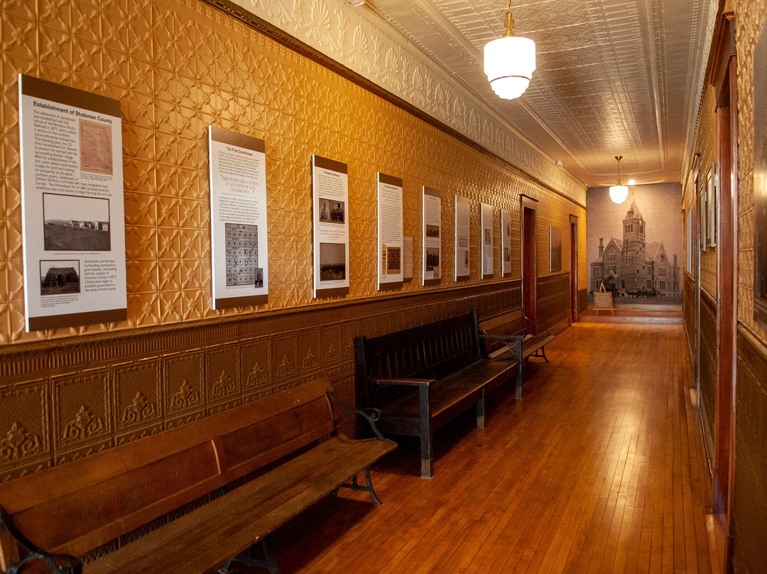 1883 Stutsman County Courthouse-Jamestown必去景点