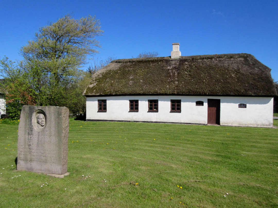 Mindesten For Digteren Johan Skjoldborg景点图片
