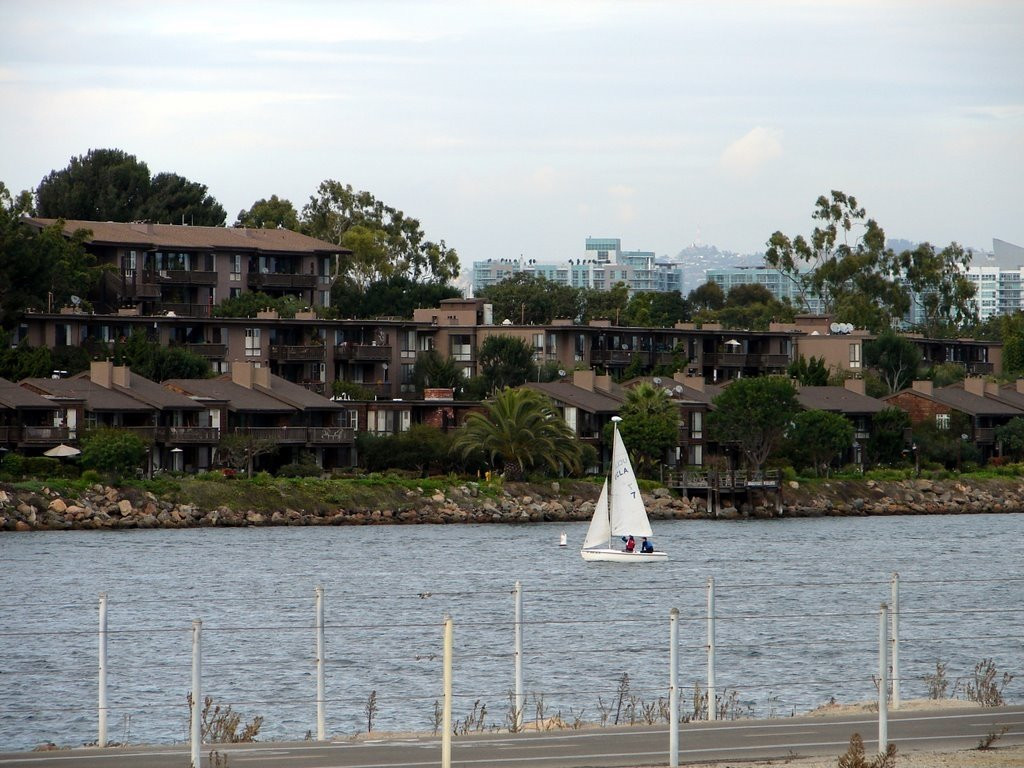 Pedego Marina Del Rey-玛丽安德尔湾必去景点