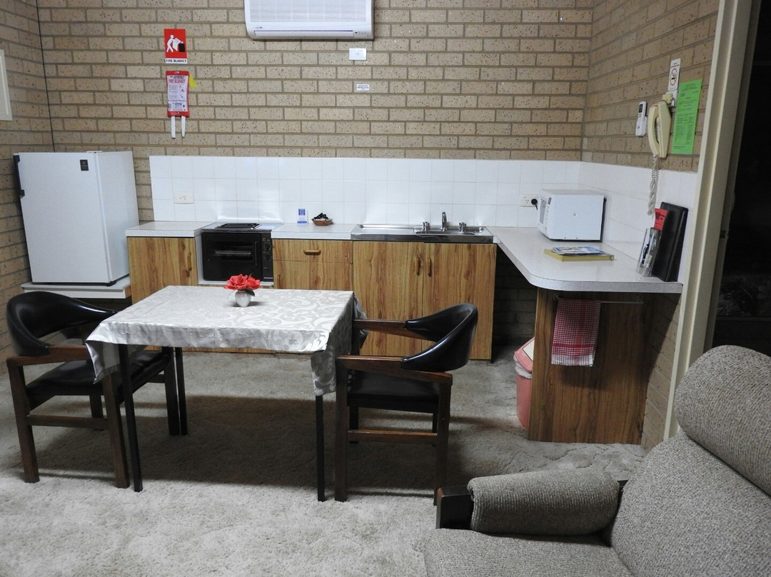 Lone Pine Motel主图