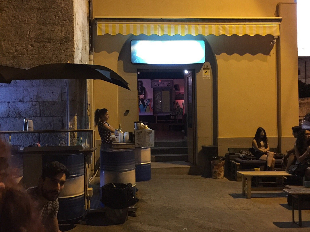 Kambusa rock bar-莫诺波利必去景点