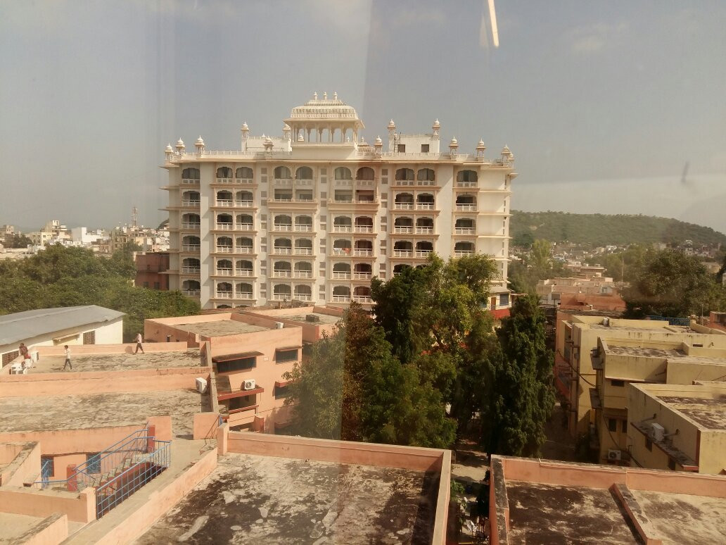 Warni Ki Bhagal酒店住宿-Hotel Maharaja Inn