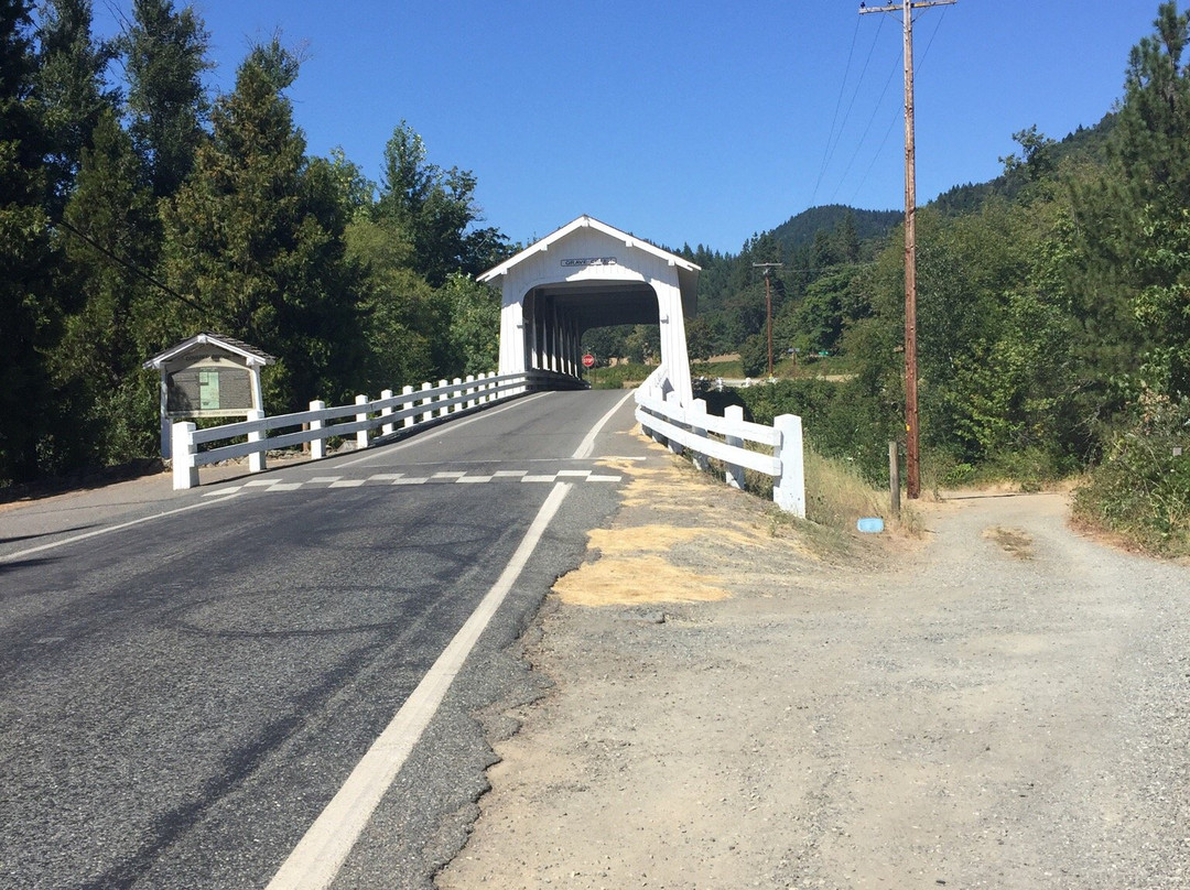 Grave Creek Covered Bridge-Sunny Valley必去景点