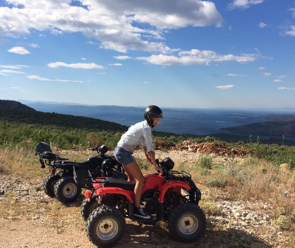 Unique Offroad Quad Experience景点图片