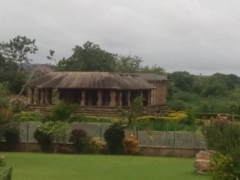 Trikuteshwara Temple景点图片